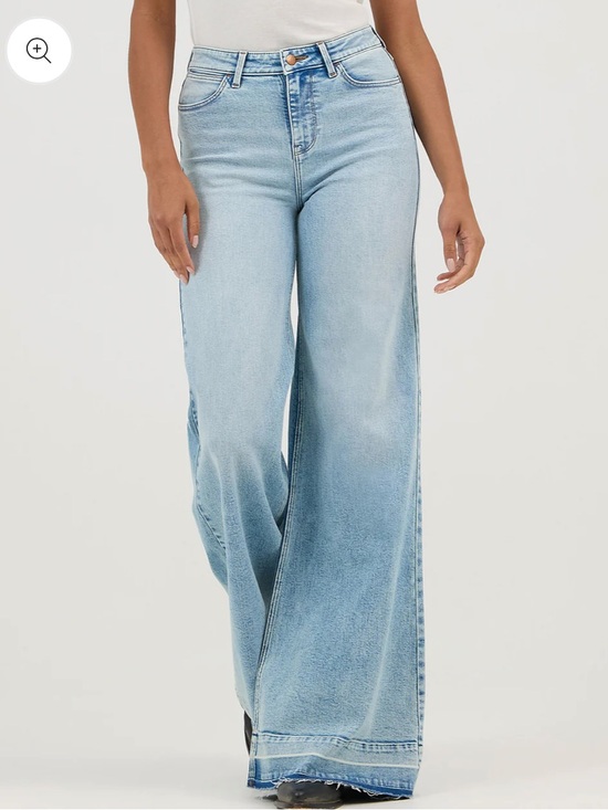 Wrangler Denim - Wrangler Oasis Released Hem High Rise Wide Leg Jeans in Size 26